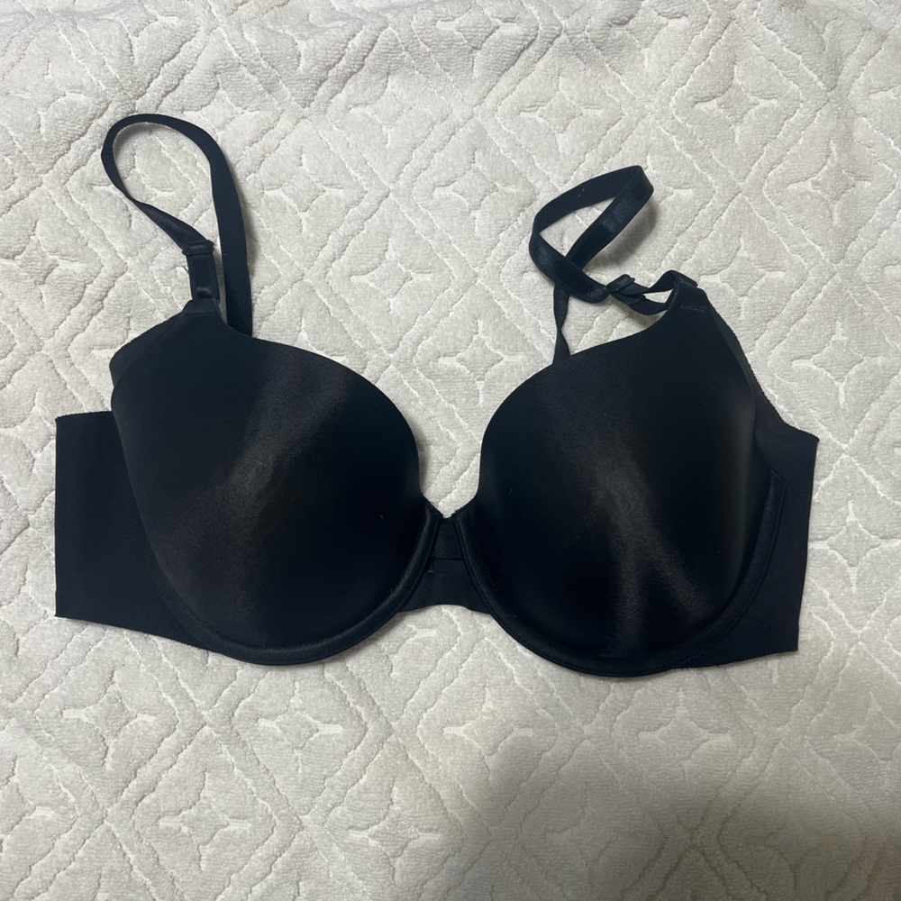 Like new Warners Elegant Black Underwire Bra